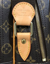 Load image into Gallery viewer, AUTHENTIC Louis Vuitton Reporter GM Monogram PREOWNED (WBA880)