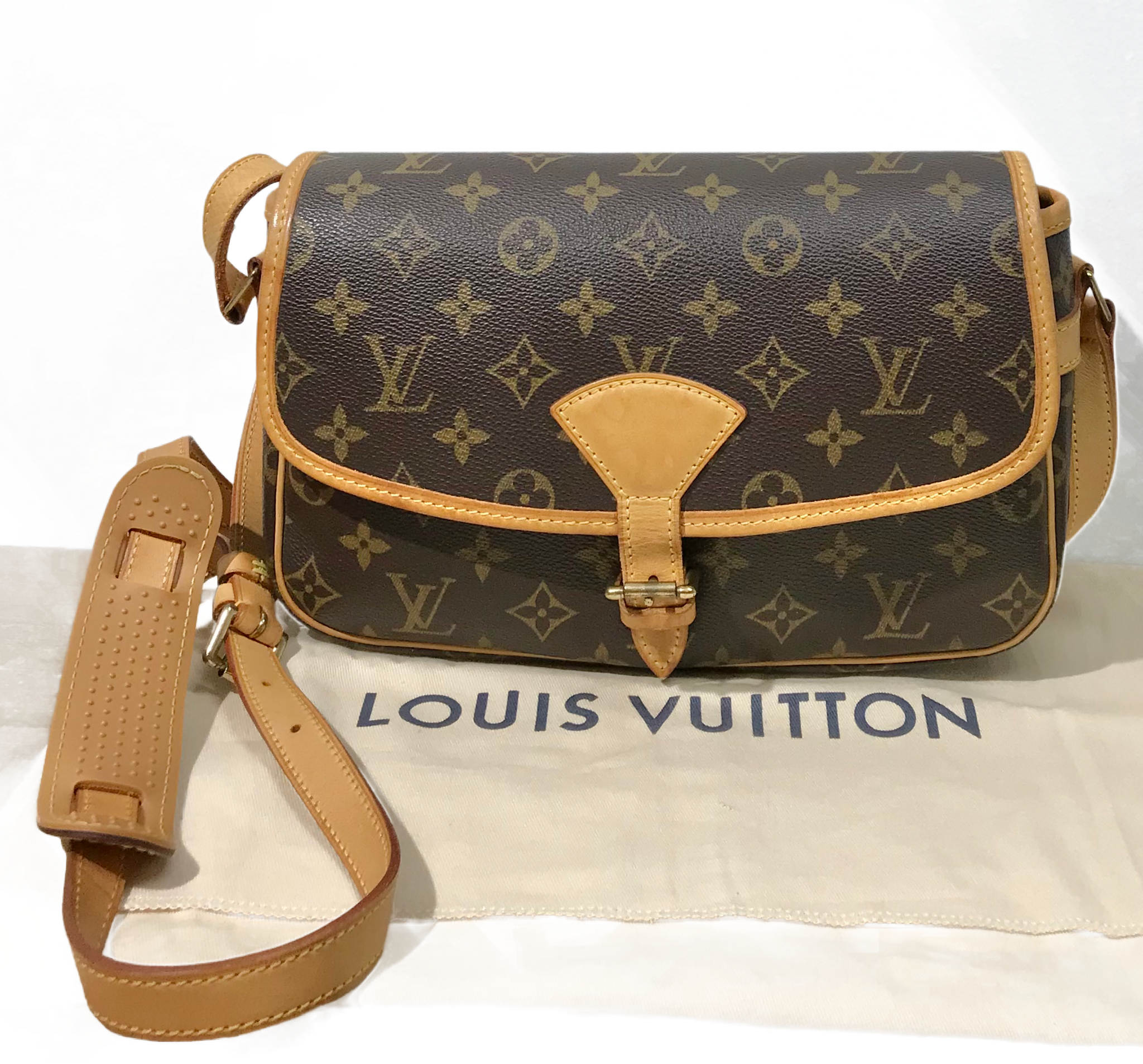 AUTHENTIC Louis Vuitton Sologne Monogram Crossbody PREOWNED (WBA882) – Jj's  Closet, LLC