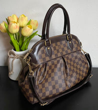 Load image into Gallery viewer, AUTHENTIC Louis Vuitton Trevi PM Preowned (WBA408)