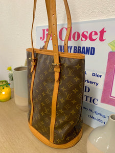 Louis Vuitton, Bags, Authentic Louis Vuitton Bucket Gm Shoulder Bag