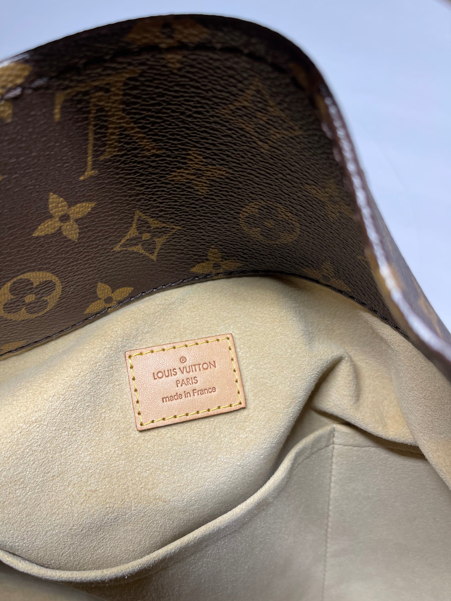 AUTHENTIC Louis Vuitton Artsy Monogram MM PREOWNED (WBA724) – Jj's Closet,  LLC