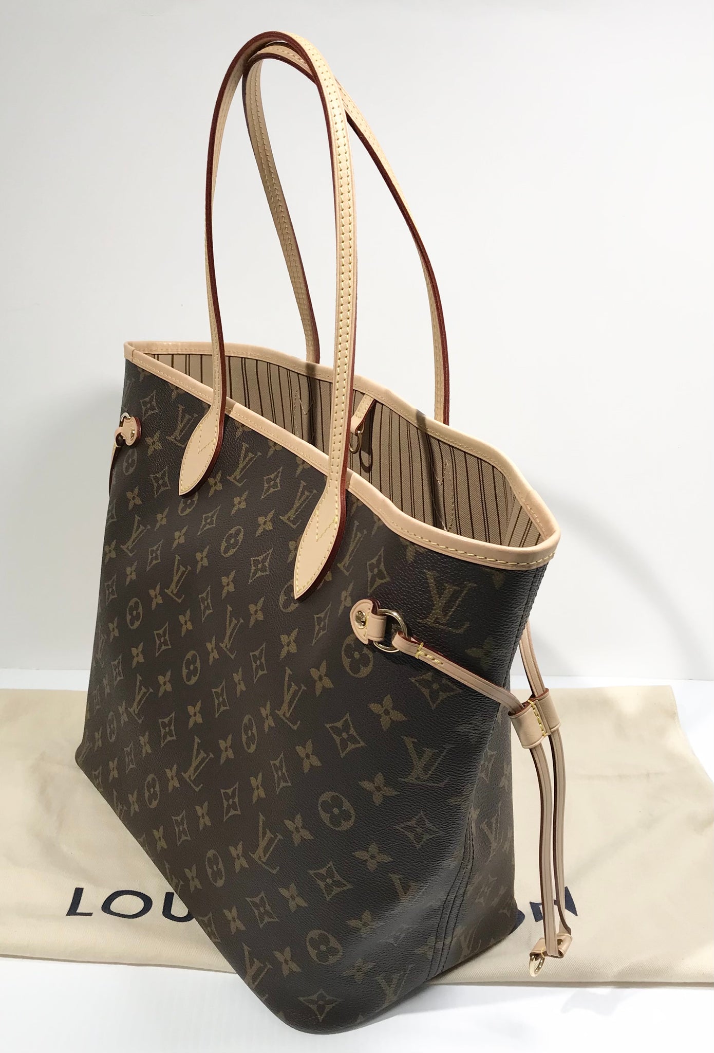 Authentic Louis Vuitton Neverfull MM (excellent condition) for Sale in