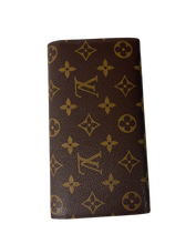 Load image into Gallery viewer, AUTHENTIC Louis Vuitton Sarah Wallet Monogram PREOWNED (WBA731)
