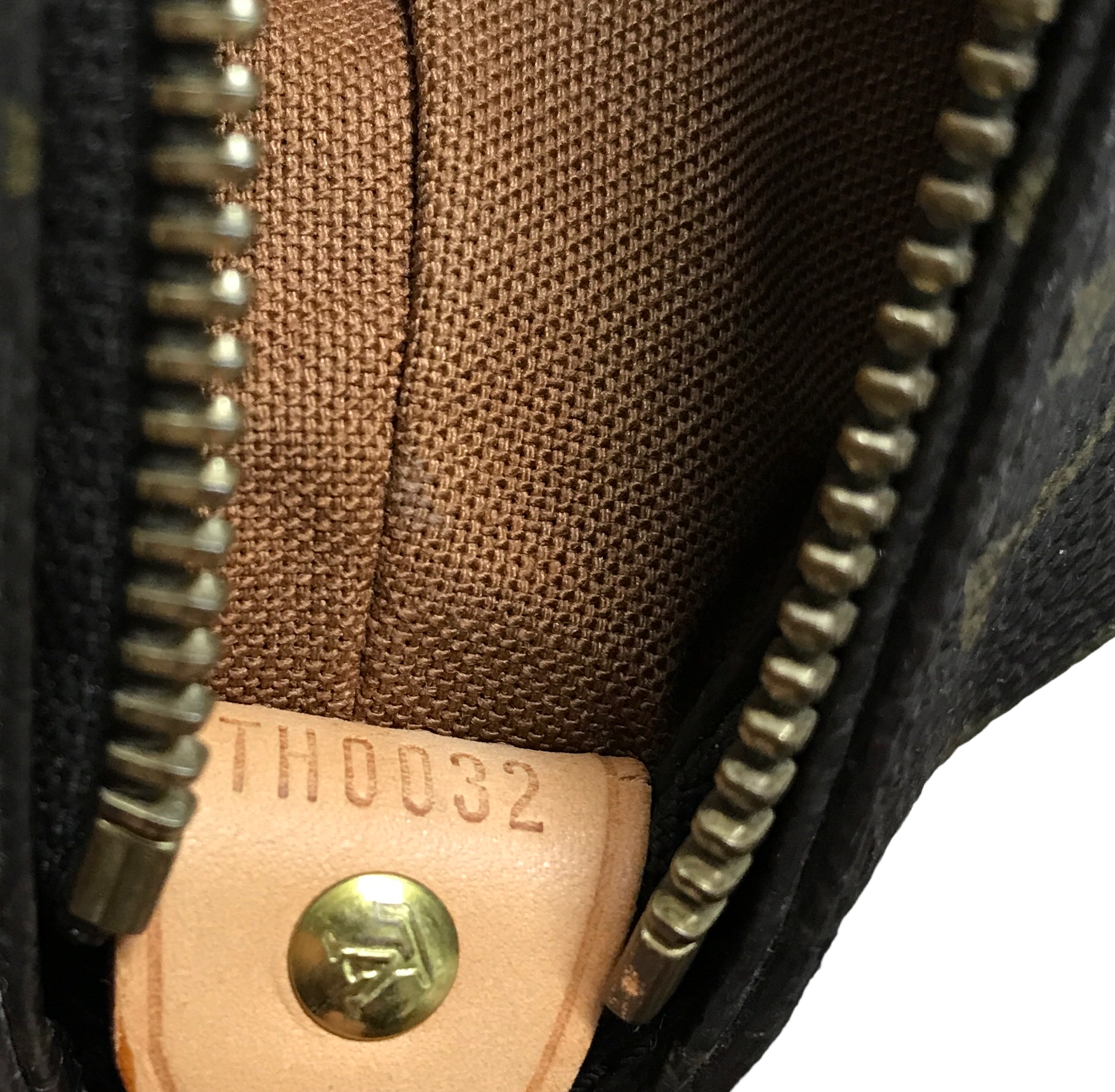AUTHENTIC Louis Vuitton Cabas Mezzo Monogram PREOWNED (WBA912) – Jj's  Closet, LLC