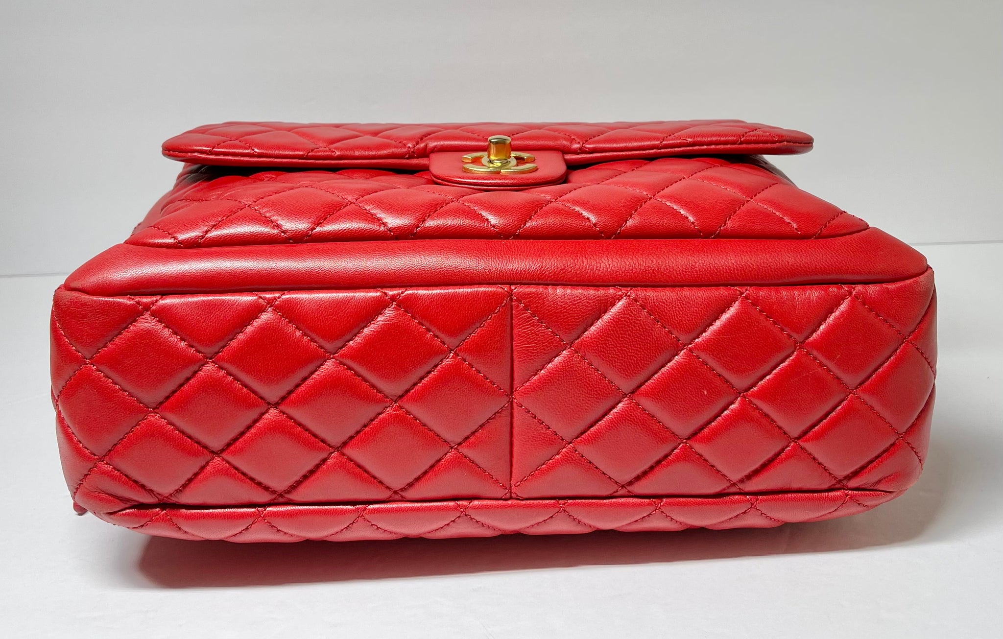 AUTHENTIC CHANEL Quilted Lambskin Camera Bag Red PREOWNED (WBA377) – Jj's  Closet, LLC