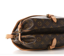 Load image into Gallery viewer, AUTHENTIC Louis Vuitton Saumur 30 Monogram Crossbody PREOWNED (WBA419)