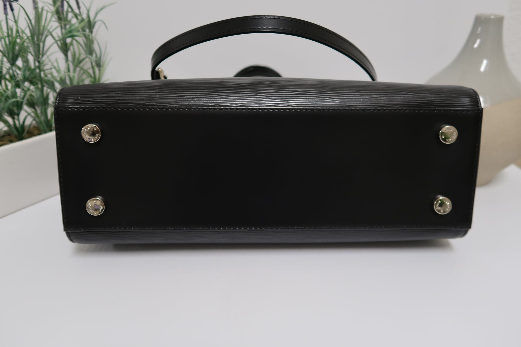 Louis Vuitton Black Epi Leather Brea MM Bag - Yoogi's Closet