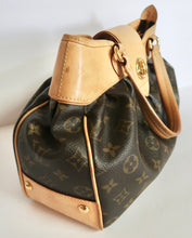 Load image into Gallery viewer, AUTHENTIC Louis Vuitton Boetie PM Preowned (WBA213)