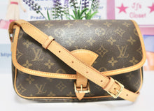 Load image into Gallery viewer, AUTHENTIC Louis Vuitton Sologne Monogram Crossbody PREOWNED (WBA247)