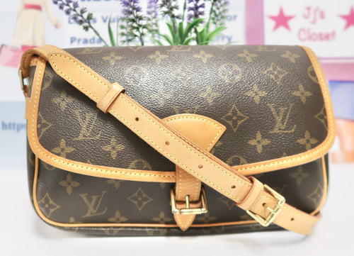 AUTHENTIC Louis Vuitton Sologne Monogram Crossbody PREOWNED (WBA247)